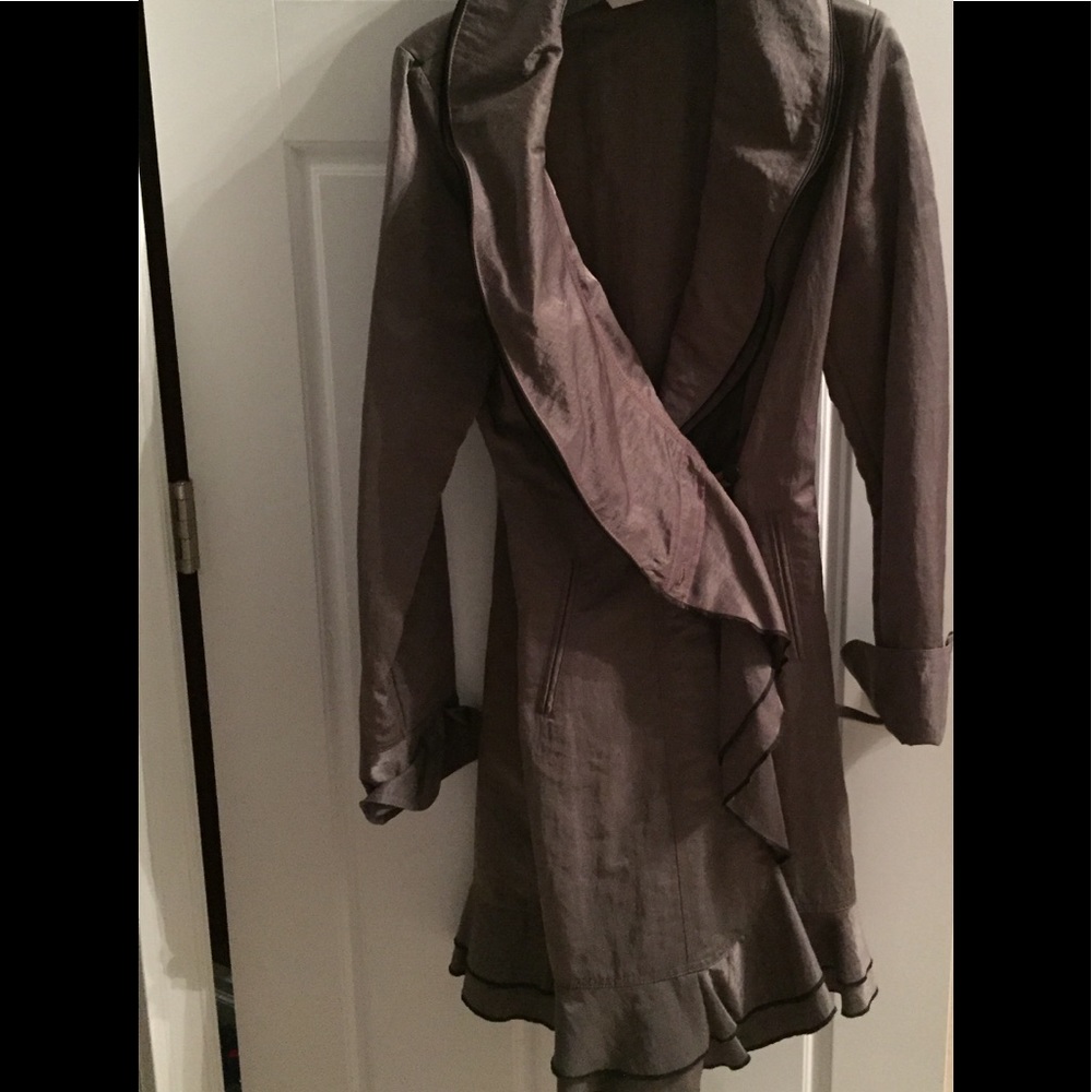 Taupe colored coat/jacket with wired collar.